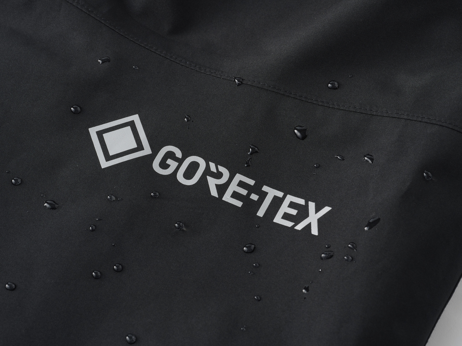 Daiwa Gore-Tex Winter Suit Black